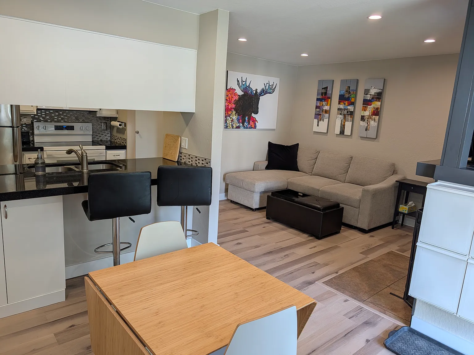 1 bed, 550 sqft, $2,100 — Photo 2