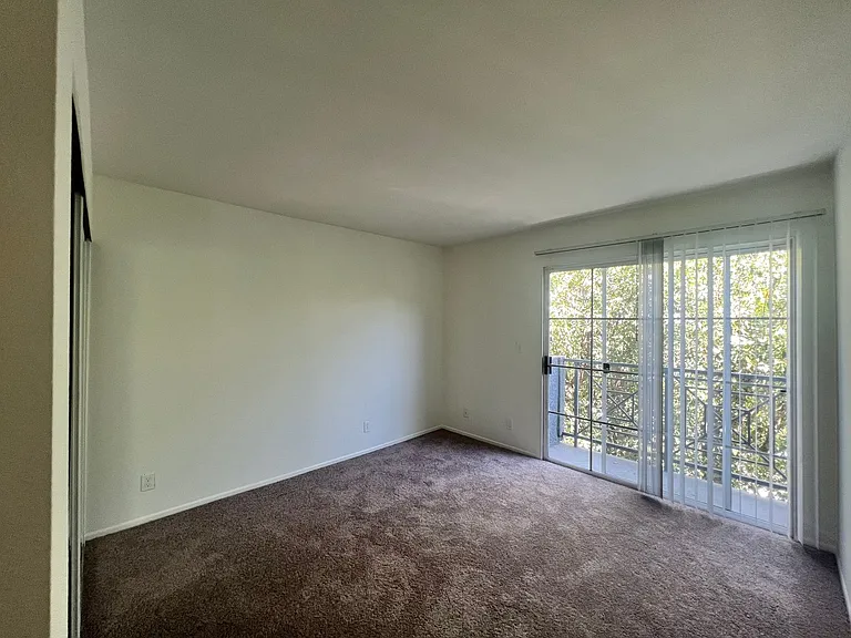 10930 Otsego St — Photo 18