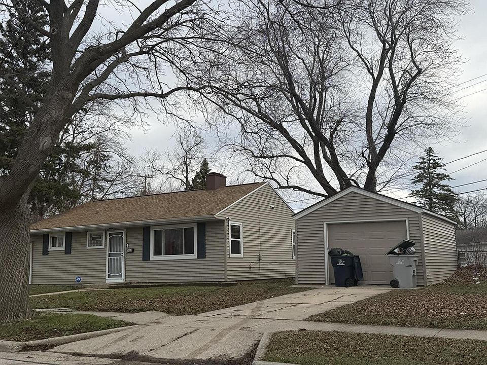 1st image of 5468 North STRATHMORE AVENUE