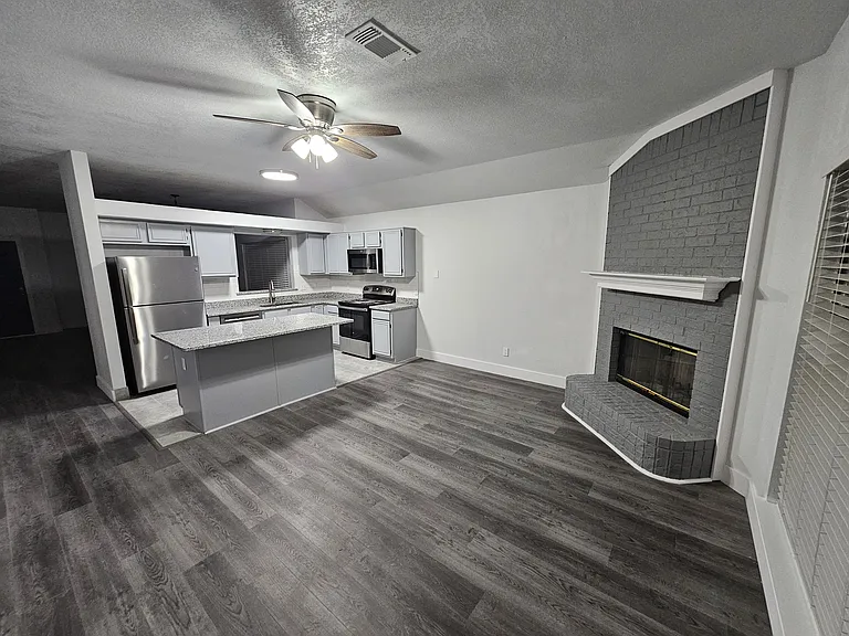 919 Crestwood Dr — Photo 23