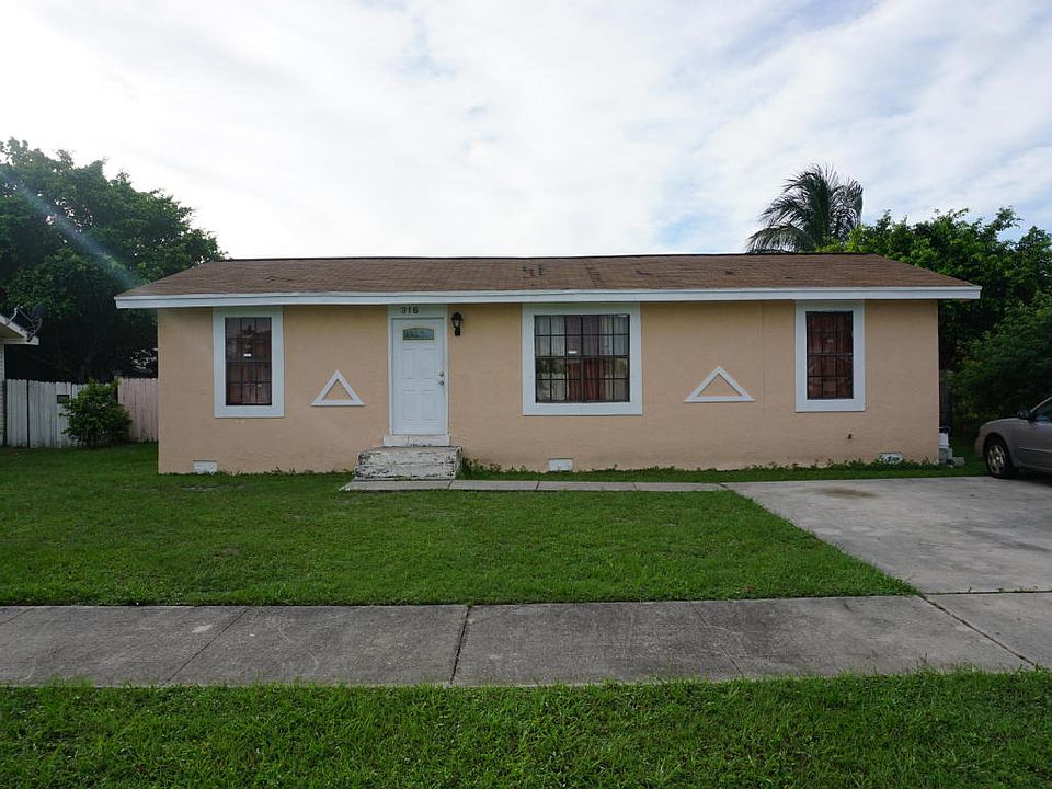 1st image of 315 Elaine Cir W