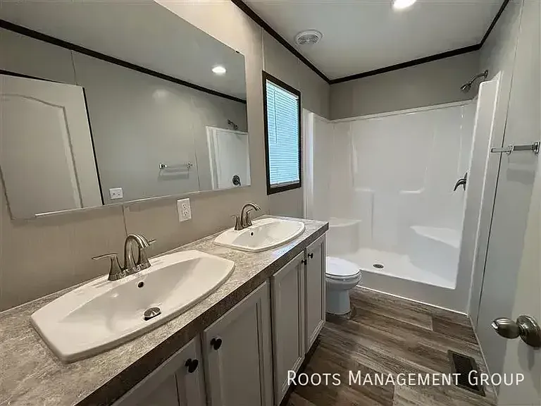 700 E 6th St #8 — Photo 15
