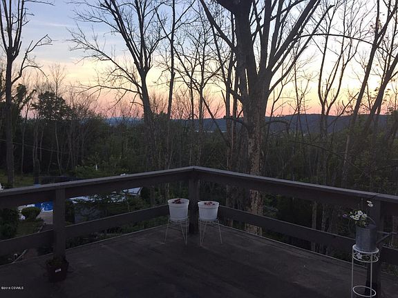 2nd Floor, Upper Deck