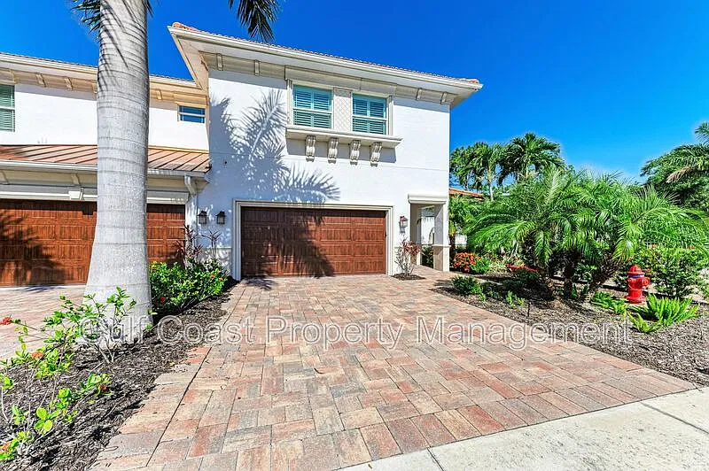 3 bed, 2.0 bath, 2562 sqft, $3,300 — Photo 2