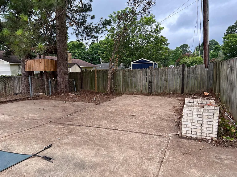 1703 Delano St — Photo 36