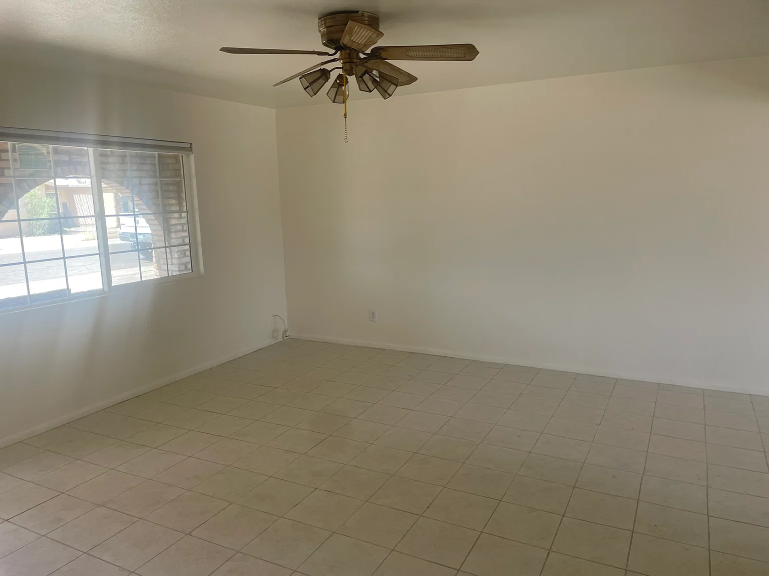 3 bed, 1300 sqft, $1,300 — Photo 2