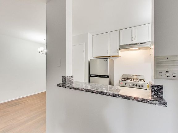 2nd image of 1220 Hayes St APT 3