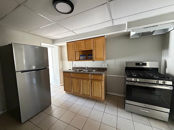 5th image of 160A Macarthur Ave #A