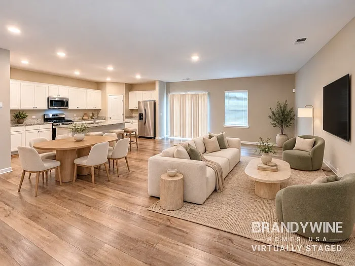 5 bed, 2.5 bath, 2178 sqft, $2,467 — Photo 3