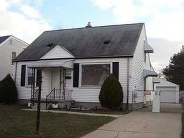 20908 Bon Heur St, Saint Clair Shores, MI 48081