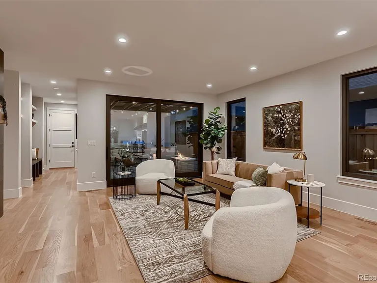 340 Jackson St — Photo 25