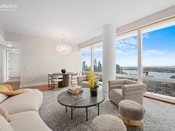 4th image of 80 Columbus Cir #68F