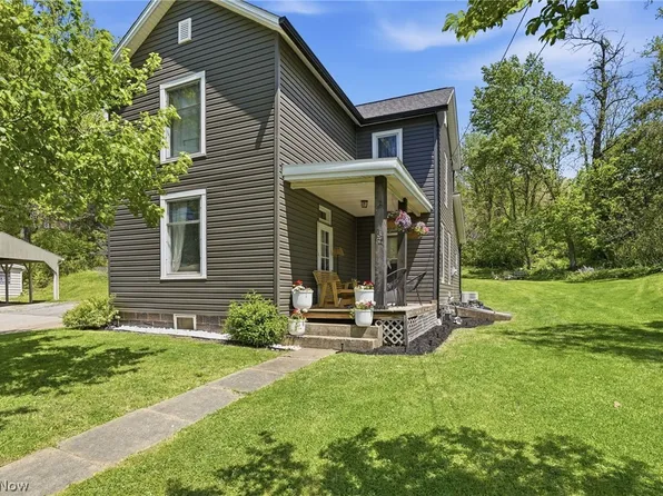 437 N 8th St, McConnelsville, OH 43756