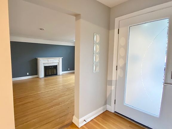 3rd image of 448 Jarvis St