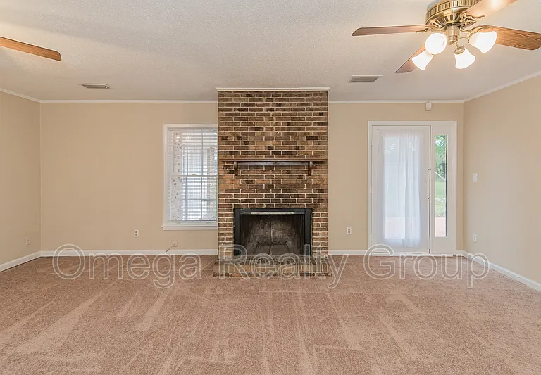 2061 Green Acres Dr — Photo 21