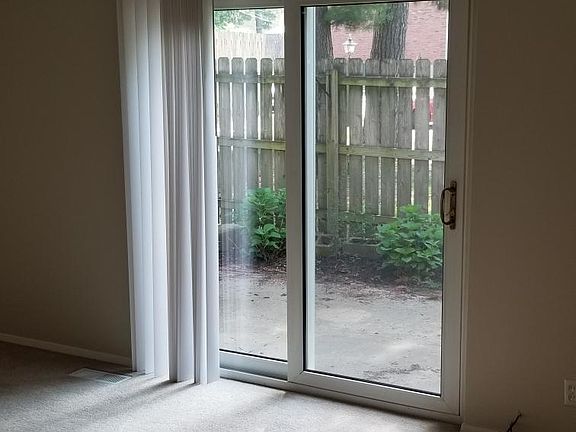 4th image of 10415 Briarbend Dr APT 6
