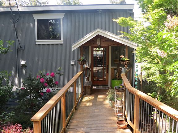 2nd image of 10539 Alton Ave NE