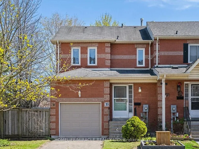 19 Wallace Dr — Photo 1