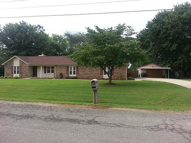 1st image of 207 Callaway Ln