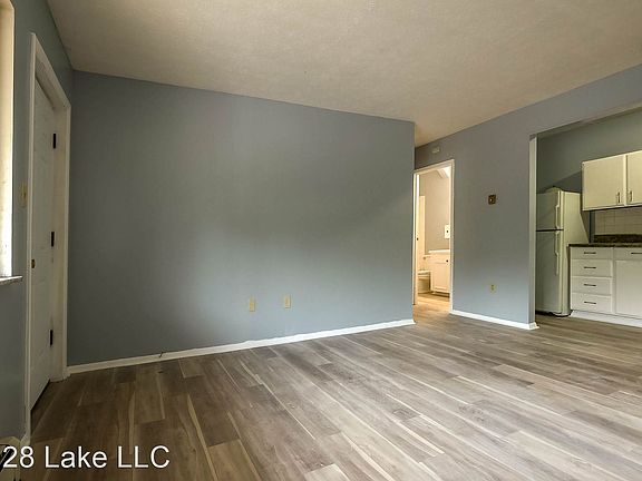 3rd image of 1128 Lake St Unit 1124