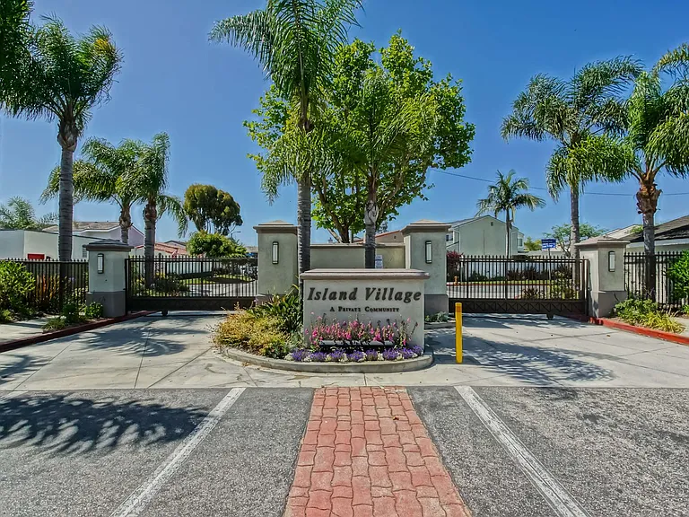 7148 Island Village Dr — Photo 6