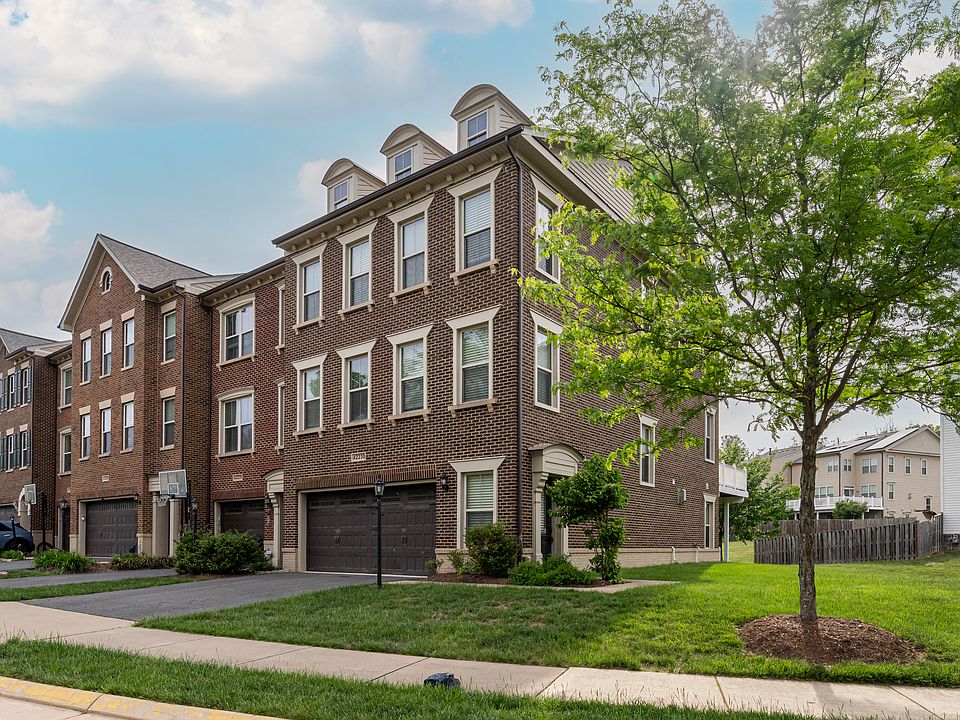 1st image of 42230 Castle Ridge Sq