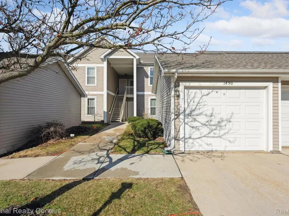 1490 Fox Pointe Cir, Ann Arbor, MI 48108