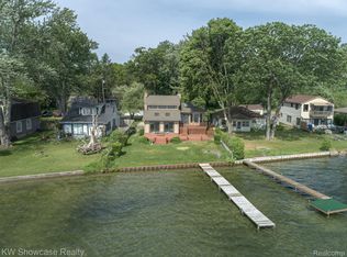 9070 Gittins St, Commerce Township, MI 48382