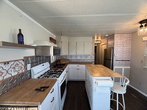 5th image of 3403 E Main St #2738