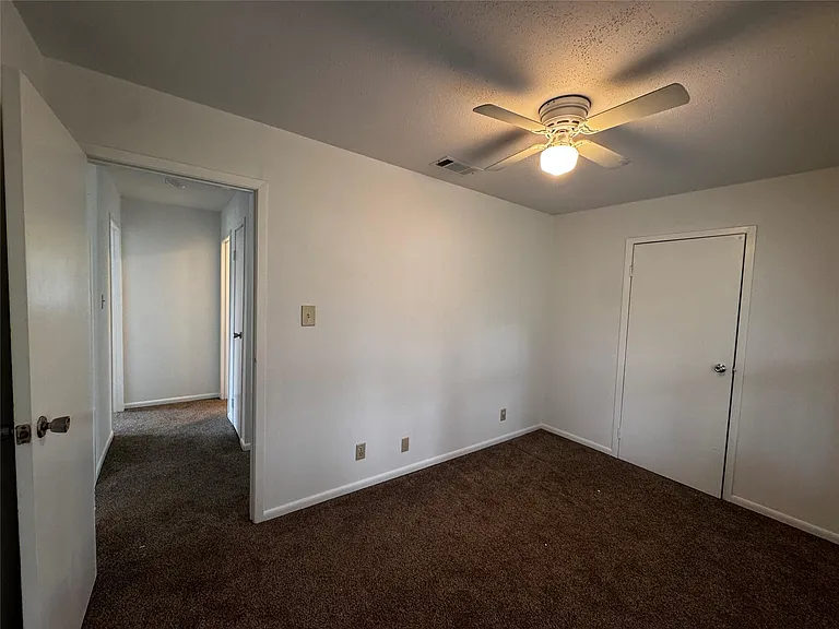 7702 Pitter Pat Ln — Photo 10