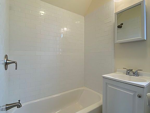 3rd image of 44 Woodbine St