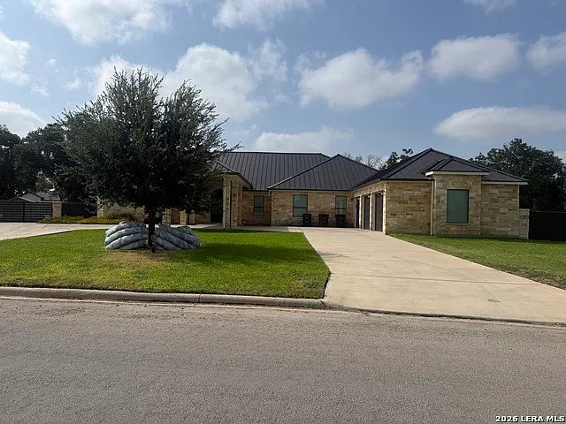 4 bed, 5.0 bath, 4720 sqft, $3,900 — Photo 2