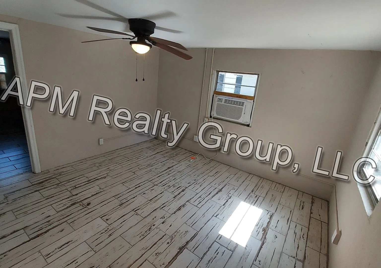 Updated West Columbia Apartment — Photo 2