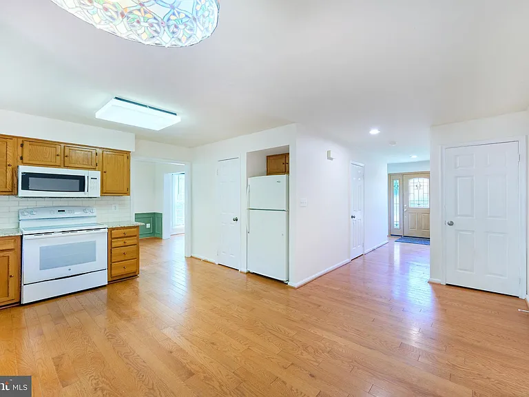 8508 Silverdale Rd — Photo 19