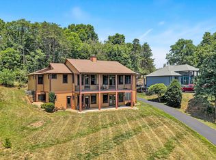 209 Park Shores Cir, Moneta, VA 24121