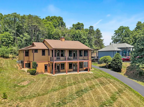 209 Park Shores Cir, Moneta, VA 24121
