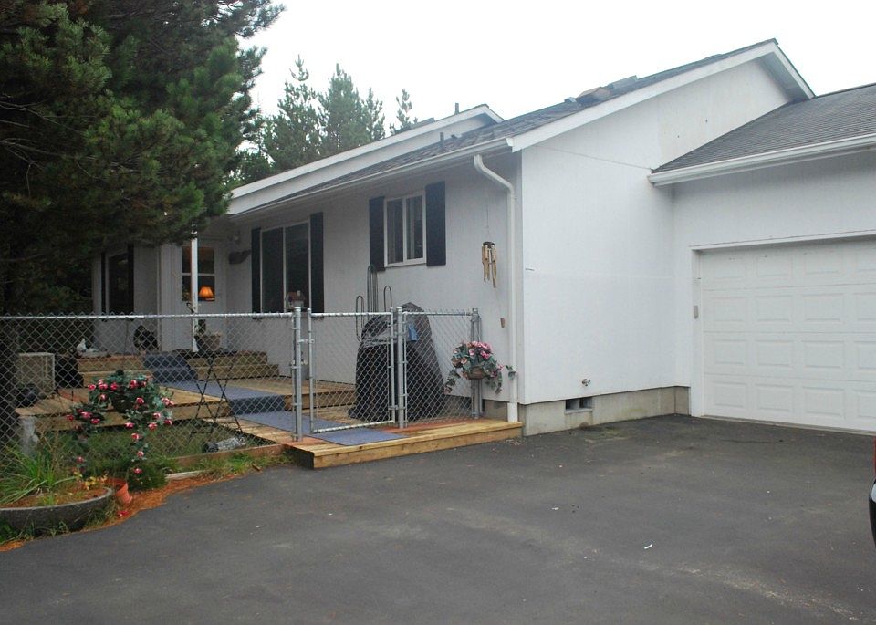 2nd image of 1101 W Veterans Ave