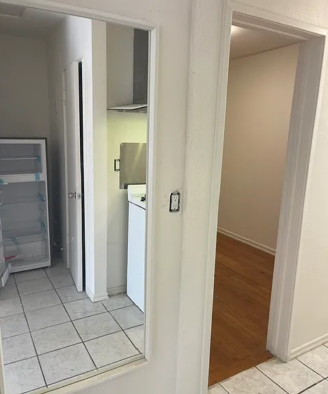 404 E Balboa Blvd — Photo 7