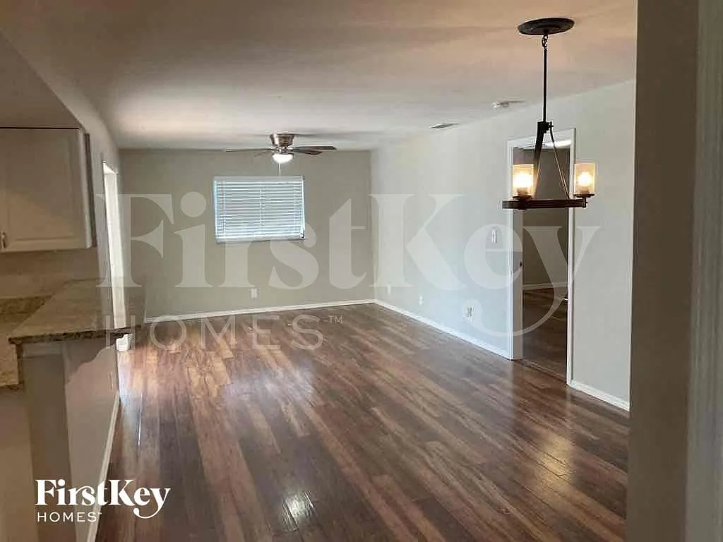 3 bed, 2.0 bath, 1486 sqft, $2,425 — Photo 3