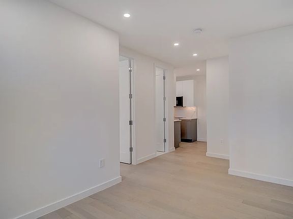 5th image of 15 Wyckoff St #22