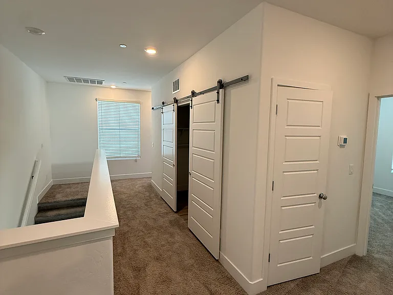 2762 E Tamarind Dr — Photo 11