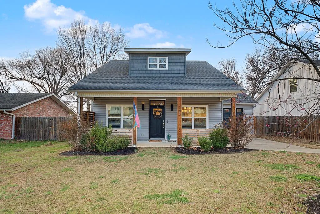 3 bed, 1600 sqft, $1,800 — Photo 1