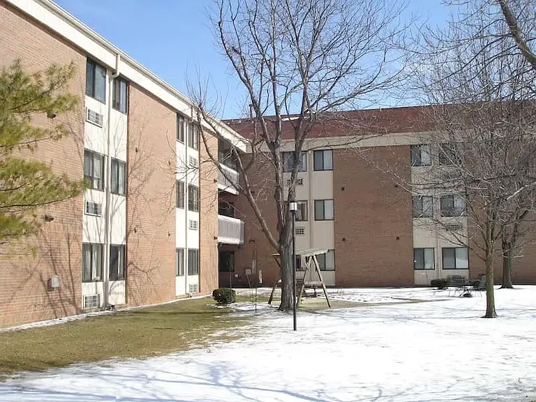 1200 Croy Dr — Photo 1