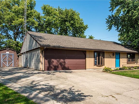 3rd image of 226 Angela Dr