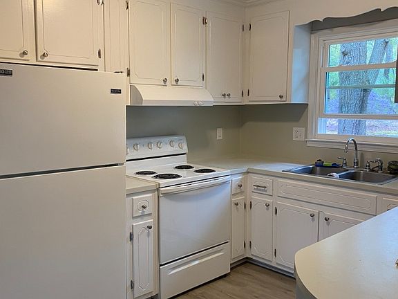 4th image of 510 Whispering Pines Dr