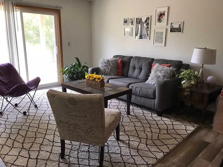203 Woodside Dr — Photo 2