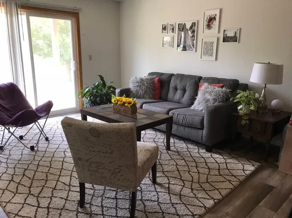 203 Woodside Dr, Iowa City, IA 52246