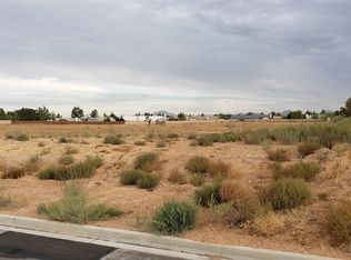 Desert Breeze Ln, Apple valley, CA 92308