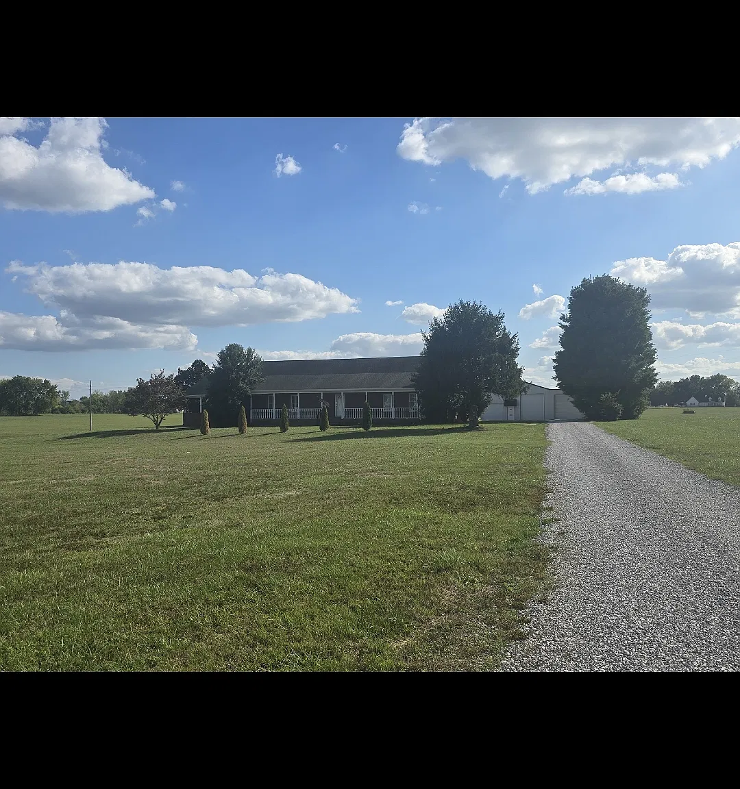 3 bed, 2042 sqft, $2,400 — Photo 2