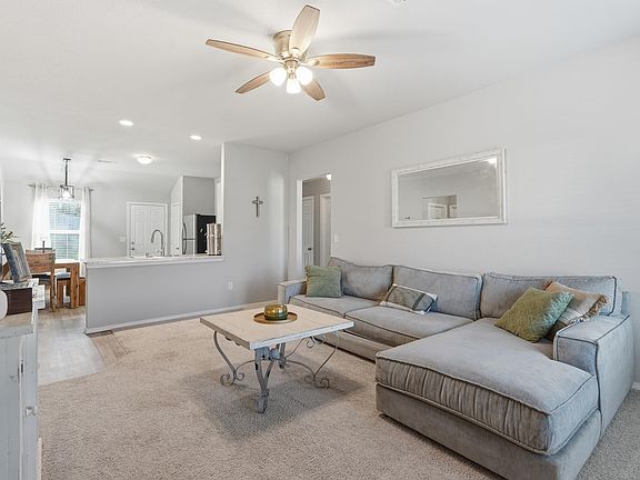 3rd image of 8 Spring Ridge Ln